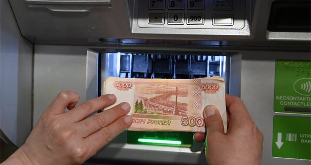 Почему россиянам советуют быстро снять деньги с карты пока не наступил май