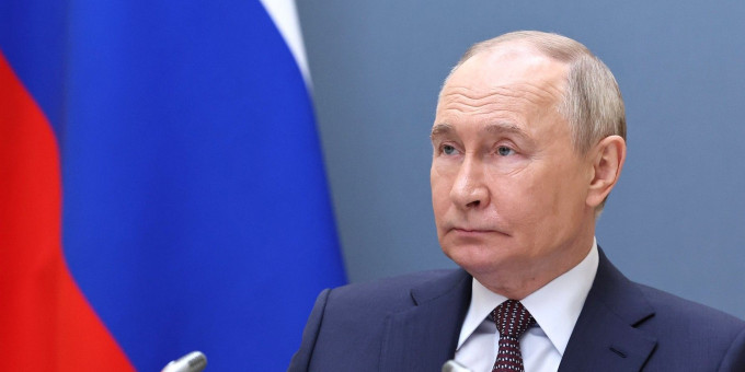 Путин изменил закон о контроле над доходами чиновников