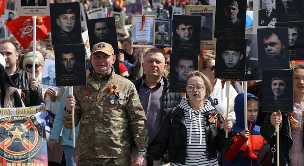 Теперь ясно, чей портрет несли вагнеровцы на шествии