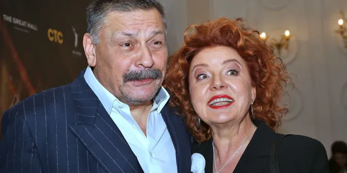 Назаров с женой неожиданно ответили на слухи о возвращении