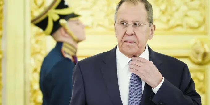 «Достанут оружие»: Лавров выгнал журналиста со своего выступления