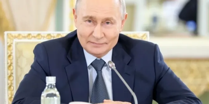 Путин рассмеялся после одного вопроса: о чем его спросили