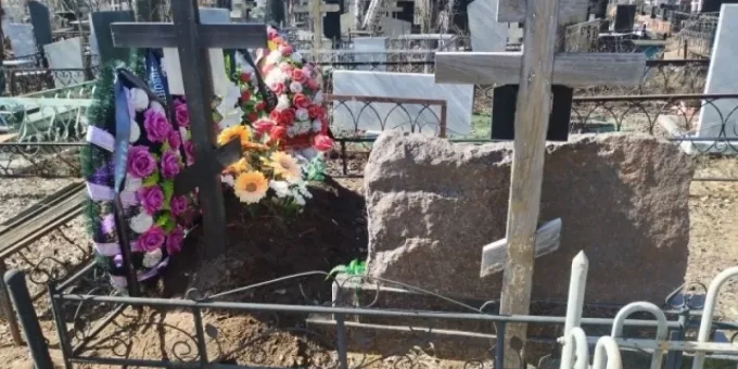В РПЦ сказали прямо, что запрещено на православной могиле