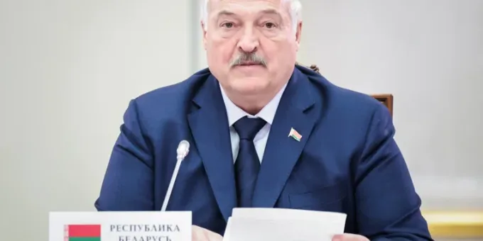 Лукашенко ответил, отправит ли он военных на Украину