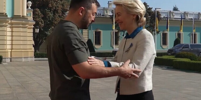 Урсула экстренно мчится в Киев: цель уже известна