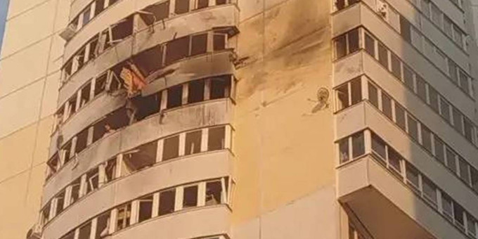 Атака дронов ВСУ на Московскую область: кадры последствий удара по дому в Чехове