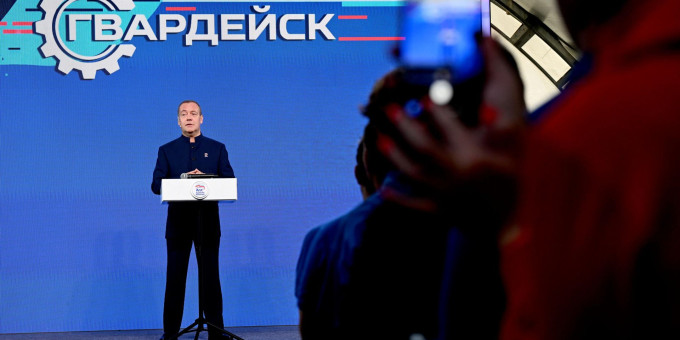 Россия находится в очень важной точке завершения СВО, заявил Медведев