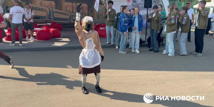 В Москве на Дне железнодорожника показали робота-андроида "Верунчик"