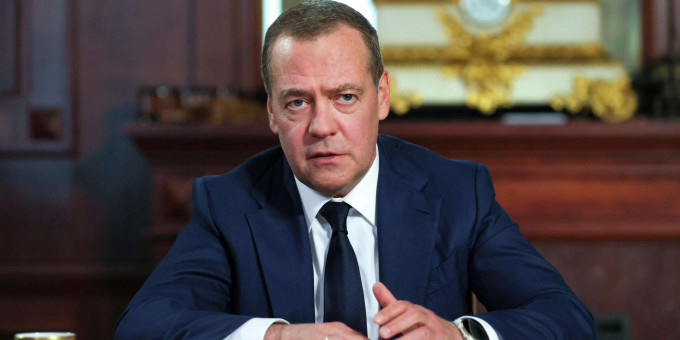 Запад творит произвол, Россия вправе атаковать любое торговое судно вражеских стран - Медведев