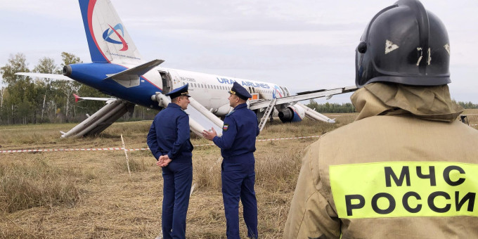 Дело пилота Белова, посадившего самолет в поле, вновь вернули в прокуратуру