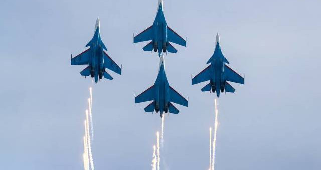 Маневры авиации РФ поставили НАТО в тупик