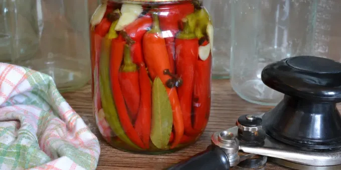 Рецепт вкусных маринованных перцев, которые согреют желудок зимой