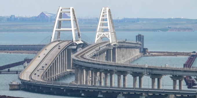 Движение по Крымскому мосту временно перекрыто