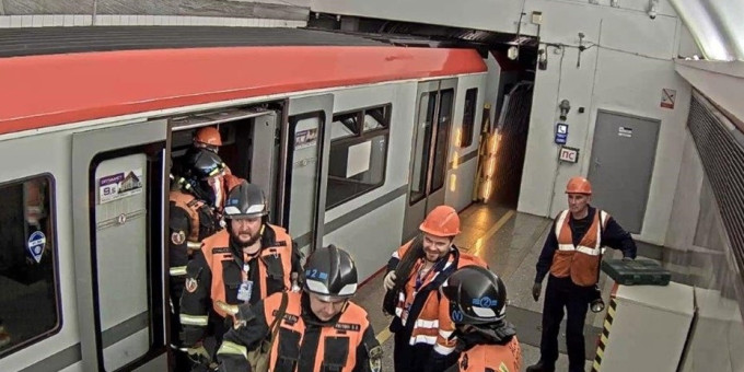 В метро Петербурга назвали причину утреннего коллапса на красной ветке