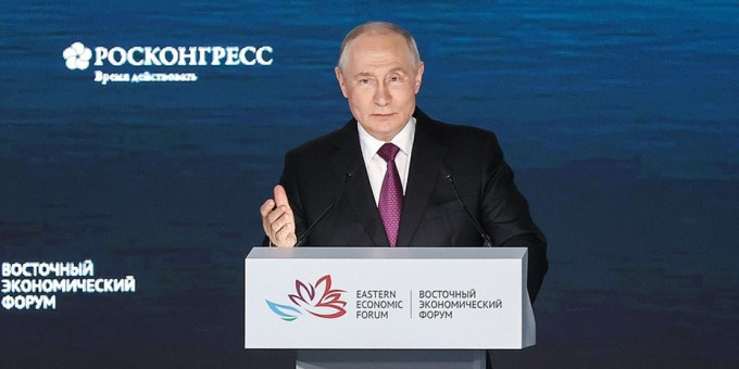 Путин назвал "глупыми вбросами" слухи о "заморозке" вкладов
