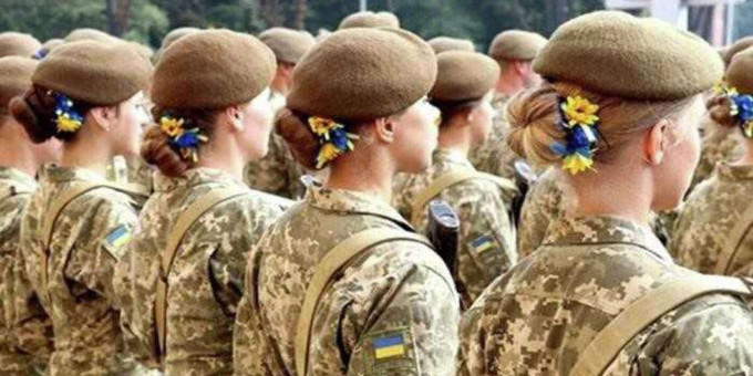 "Женщин — в окопы": ВСУ начали отправлять украинок на позиции пограничных отрядов