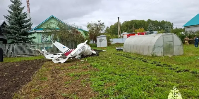 Появилось фото упавшего на участке дома в Татарстане самолета