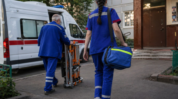Темные пятна на теле. Что известно о смерти двух детей в квартире в Петербурге