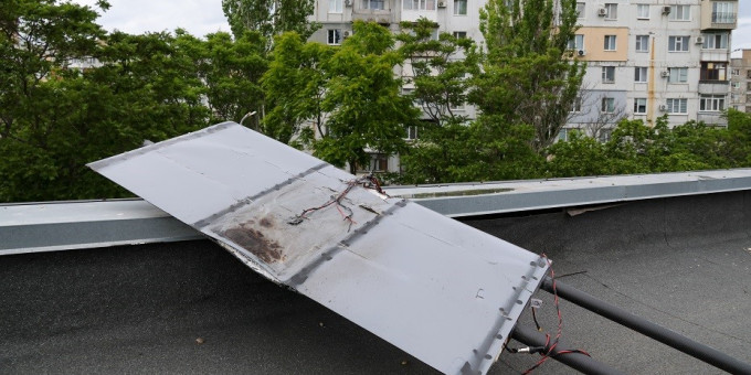 Склады и жилые дома в Таганроге повреждены после массированной ракетной атаки