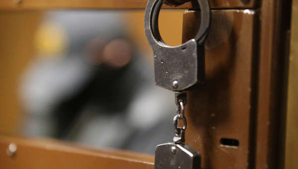 Житель Тюменской области изнасиловал 16-летнюю девочку в деревенском доме