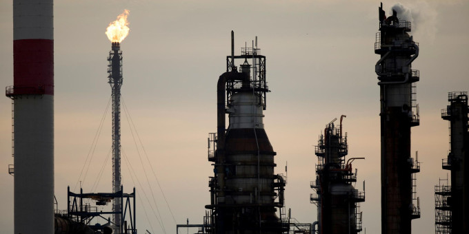 Компания Ineos остановила работу трех заводов в Британии из-за цен на газ
