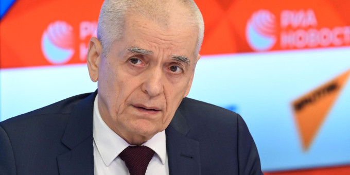 Онищенко рассказал, кому стоит носить медицинскую маску осенью