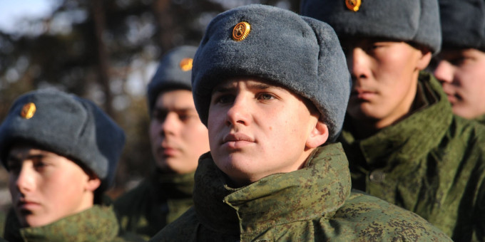 Призывников, срок службы которых истекает этой осенью, своевременно уволят