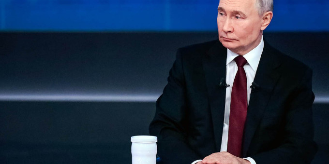 Путин встретился с военными атташе иностранных государств на полигоне