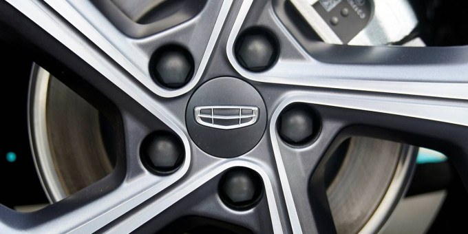 Китайский бренд Geely прекратил поставки трех моделей в Россию