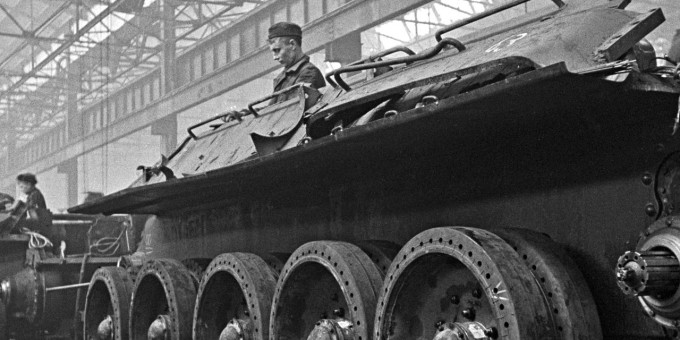 «Раздавлю каждого, кто попытается мне мешать» Как Т-34 стал танком Победы и кто стоял за его созданием?