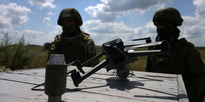 ВСУ безуспешно атаковали российскую "Ниву" четырьмя FPV-дронами