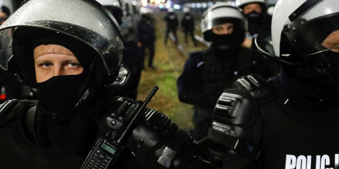 Госпереворот в Польше: что известно, стягивание полиции в Варшаву